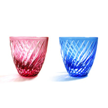 画像をギャラリービューアに読み込む, ぐい呑滝縞斜め 青藍・金赤 - THE GLASS GIFT SHOP SOKICHI