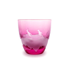 Load image into Gallery viewer, Penguin Couple 冷酒杯 金赤 - THE GLASS GIFT SHOP SOKICHI