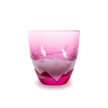 Load image into Gallery viewer, Penguin Couple 冷酒杯 金赤 - THE GLASS GIFT SHOP SOKICHI