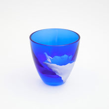 画像をギャラリービューアに読み込む, Penguin Climb 冷酒杯 青藍 - THE GLASS GIFT SHOP SOKICHI