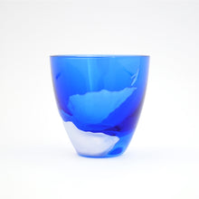 画像をギャラリービューアに読み込む, Penguin Climb 冷酒杯 青藍 - THE GLASS GIFT SHOP SOKICHI