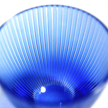 Load image into Gallery viewer, ぐい呑千筋 青藍・金赤 - THE GLASS GIFT SHOP SOKICHI