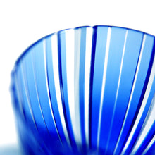 画像をギャラリービューアに読み込む, ぐい呑滝縞 青藍・金赤 - THE GLASS GIFT SHOP SOKICHI