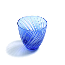 画像をギャラリービューアに読み込む, ぐい呑滝縞斜め 青藍・金赤<艶消し> - THE GLASS GIFT SHOP SOKICHI