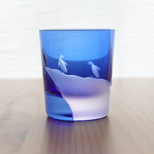 Load image into Gallery viewer, Penguin Climb 冷酒青藍切立 - THE GLASS GIFT SHOP SOKICHI
