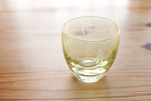 Load image into Gallery viewer, バナナ　冷酒杯 - THE GLASS GIFT SHOP SOKICHI
